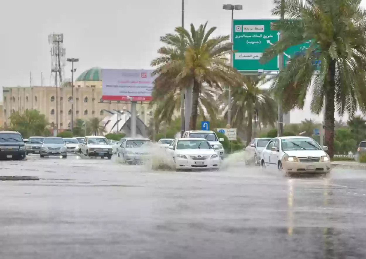 سحب محملة بالأمطار في سماء السعودية